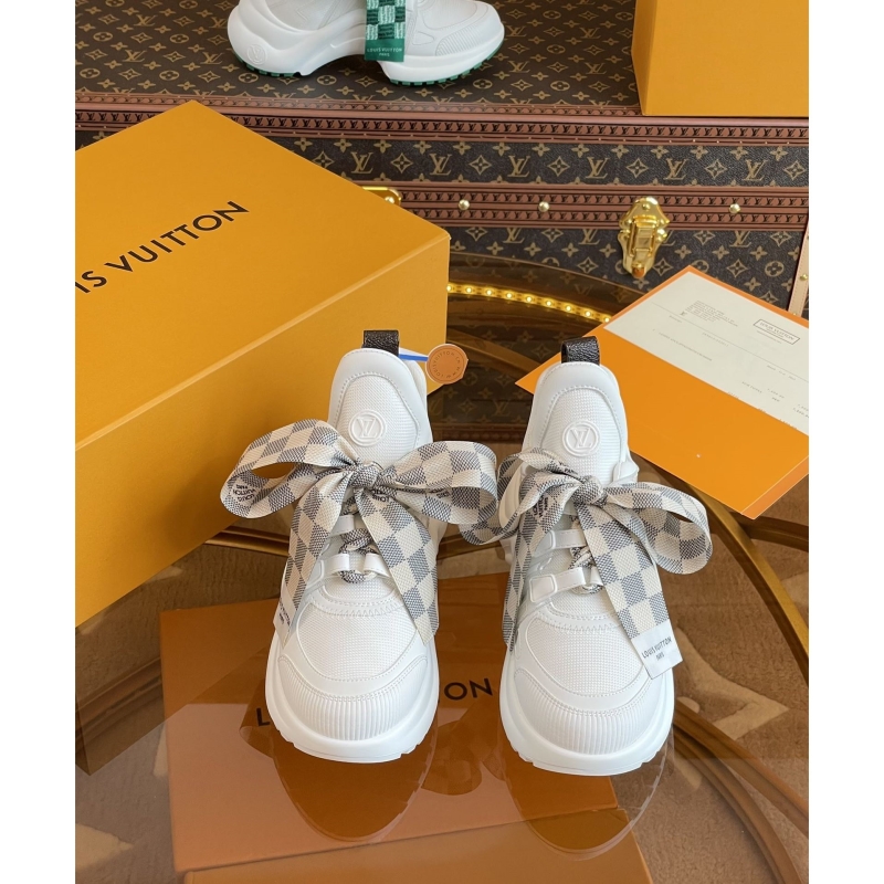 l**is V*t*n sneakers